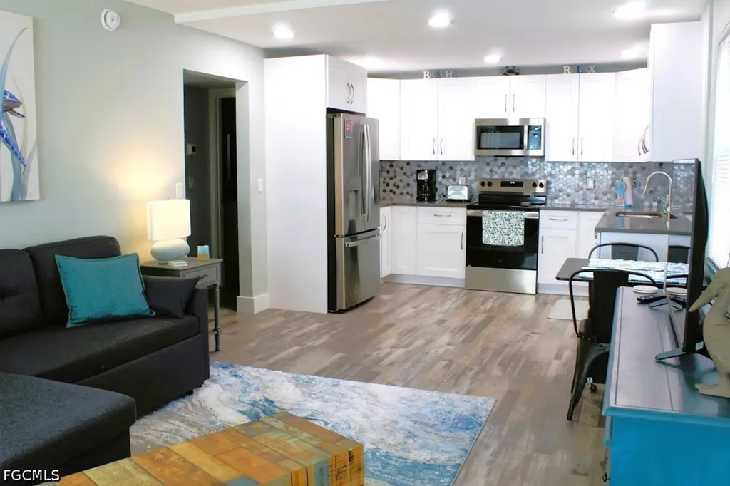 16881 Davis Road Fort Myers FL 33908