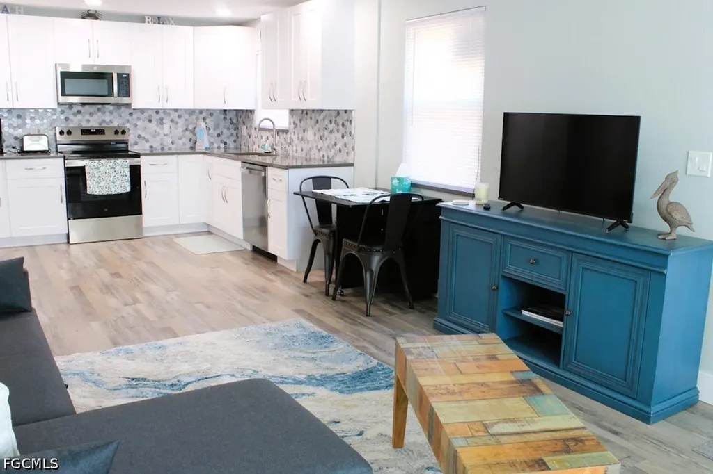 16881 Davis Road Fort Myers FL 33908
