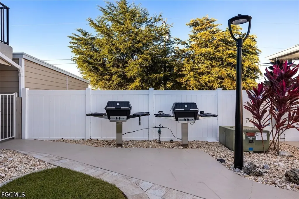 902 SW 48th Terrace Cape Coral FL 33914