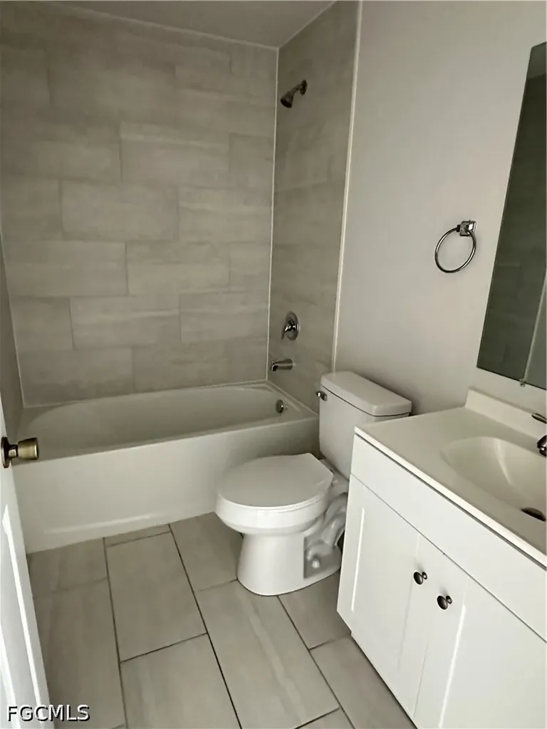 606 SE 8th Street Cape Coral FL 33990