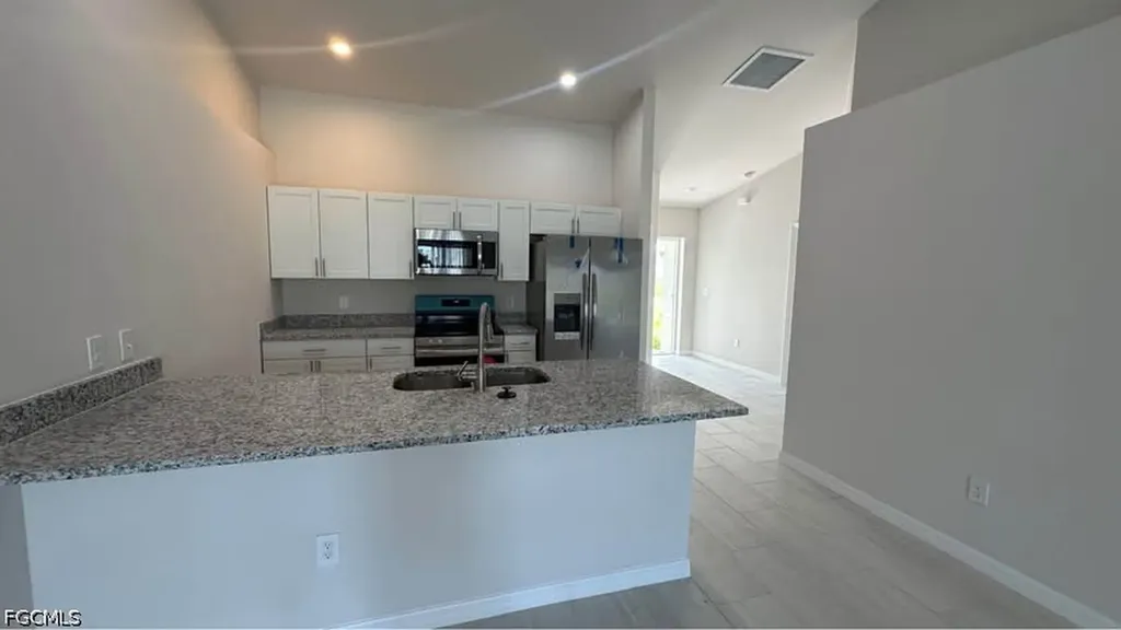 606 SE 8th Street Cape Coral FL 33990