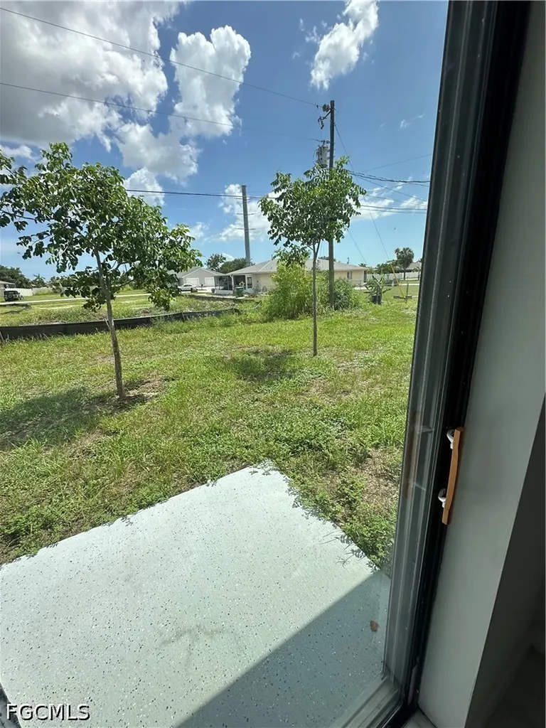 606 SE 8th Street Cape Coral FL 33990