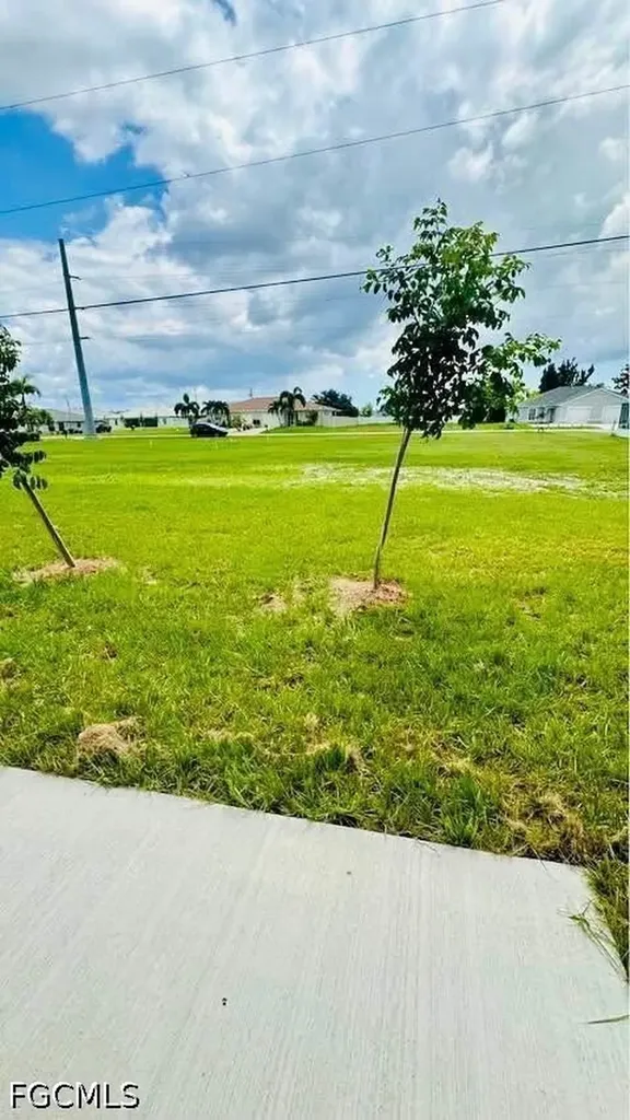 606 SE 8th Street Cape Coral FL 33990