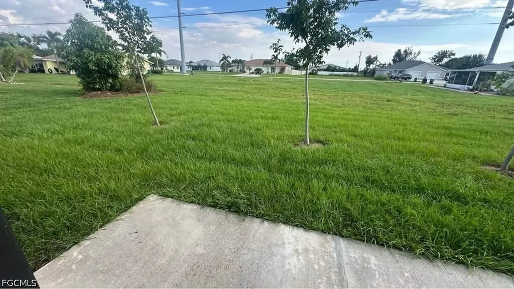 606 SE 8th Street Cape Coral FL 33990