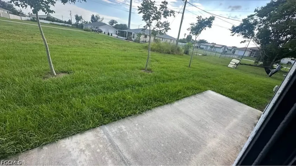 606 SE 8th Street Cape Coral FL 33990