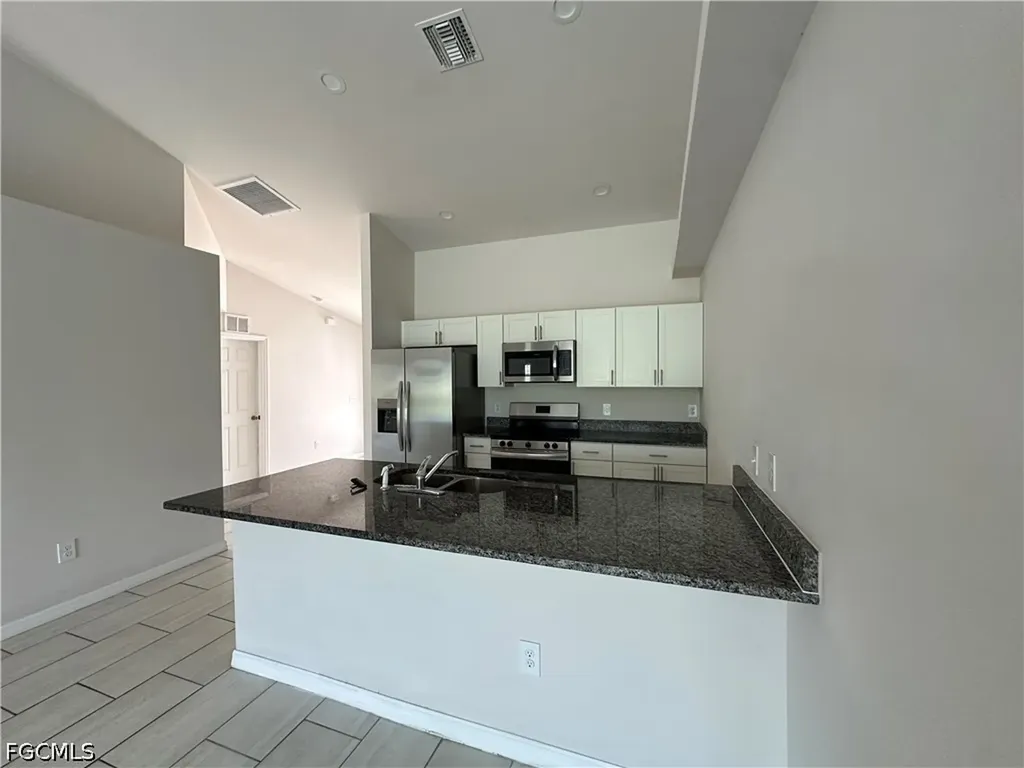 606 SE 8th Street Cape Coral FL 33990