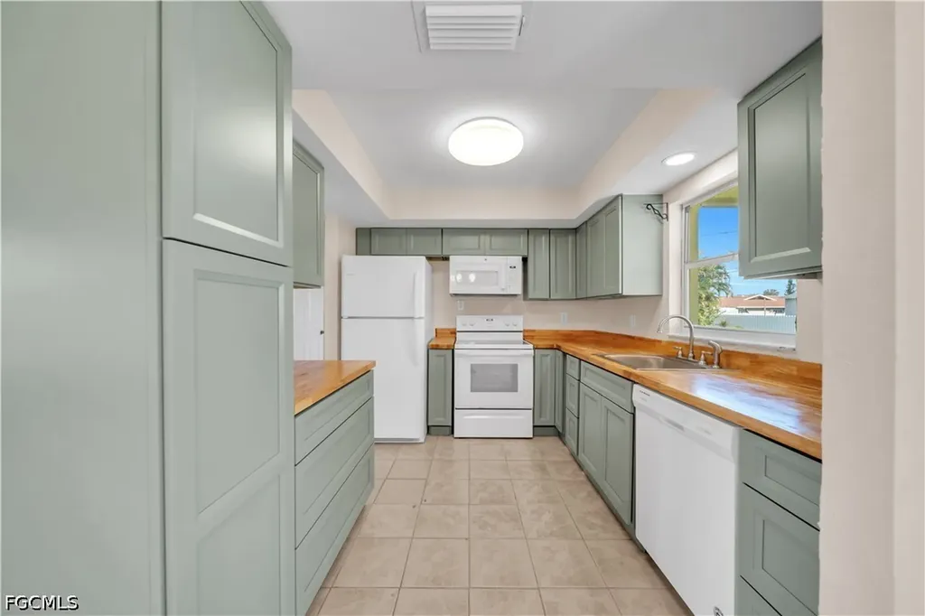 227 SE 2nd Terrace Cape Coral FL 33990