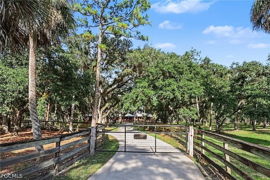 2291 Secretariat Drive Labelle FL 33935