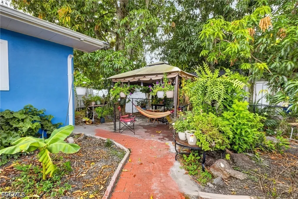 208 Redcliff Avenue Lehigh Acres FL 33936