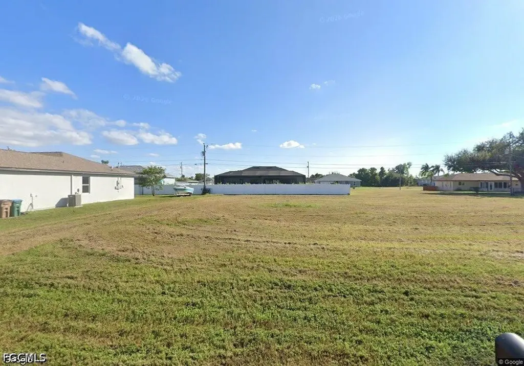 622 SE 1st Street Cape Coral FL 33990