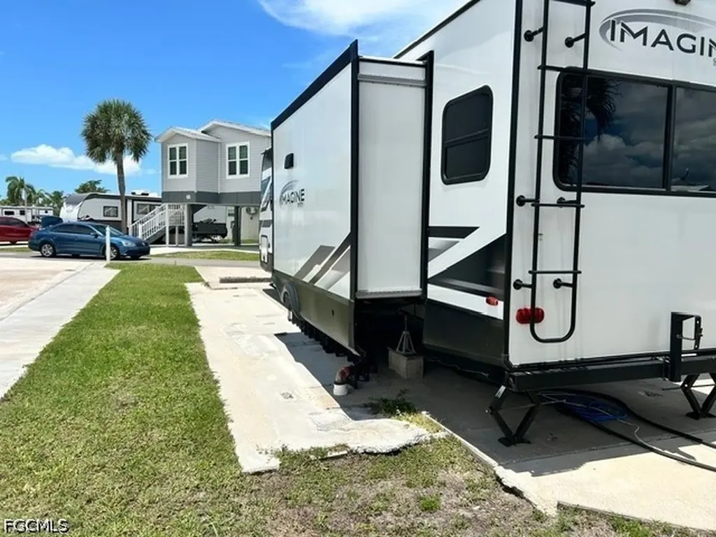 19681 Summerlin Road 323 Fort Myers FL 33908