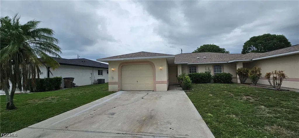 1628 SW Santa Barbara Place Cape Coral FL 33991