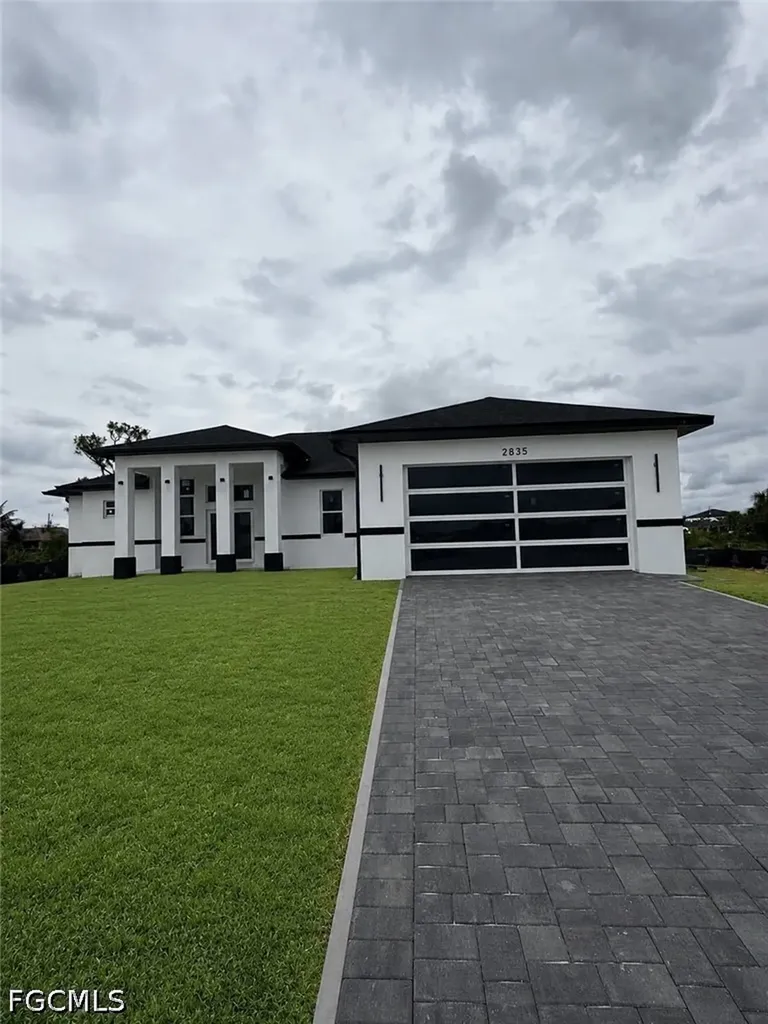 2835 NE 5th Place Cape Coral FL 33909