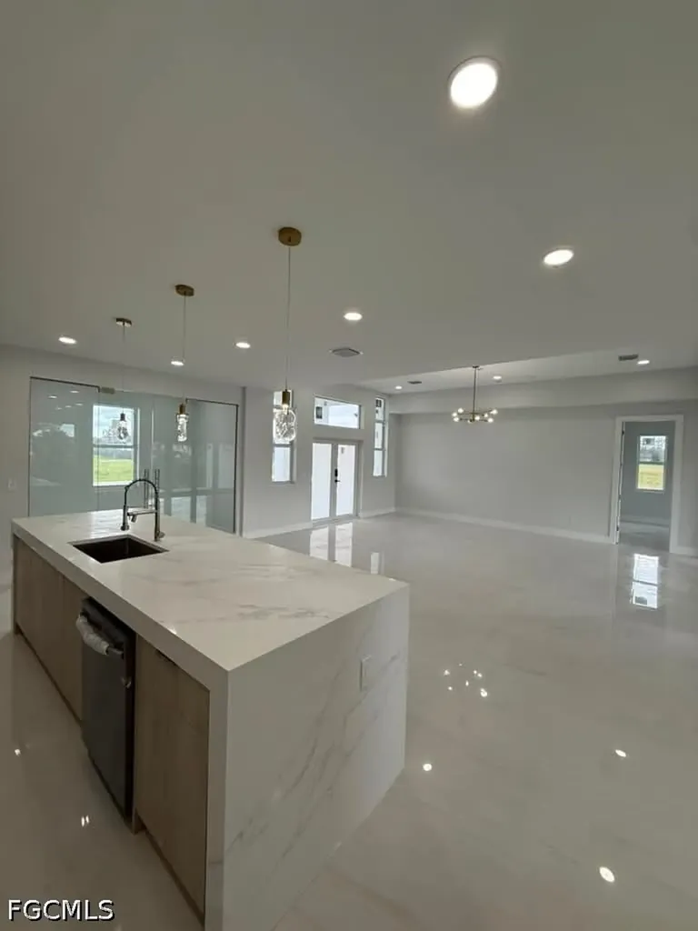 2835 NE 5th Place Cape Coral FL 33909