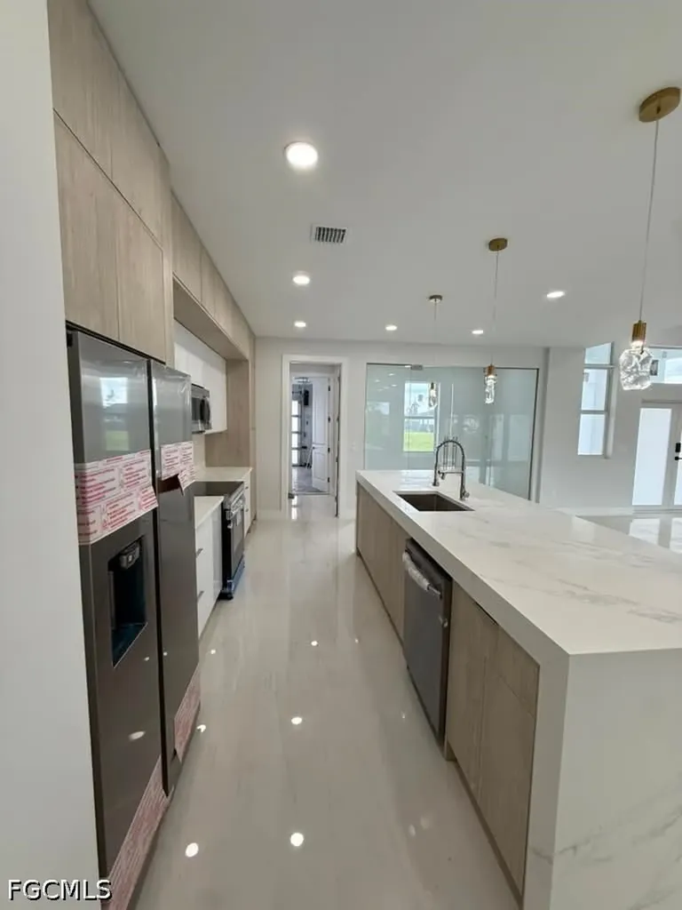 2835 NE 5th Place Cape Coral FL 33909