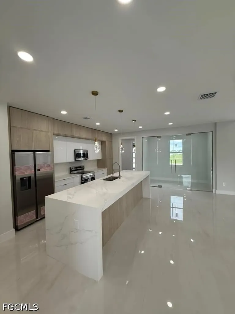 2835 NE 5th Place Cape Coral FL 33909