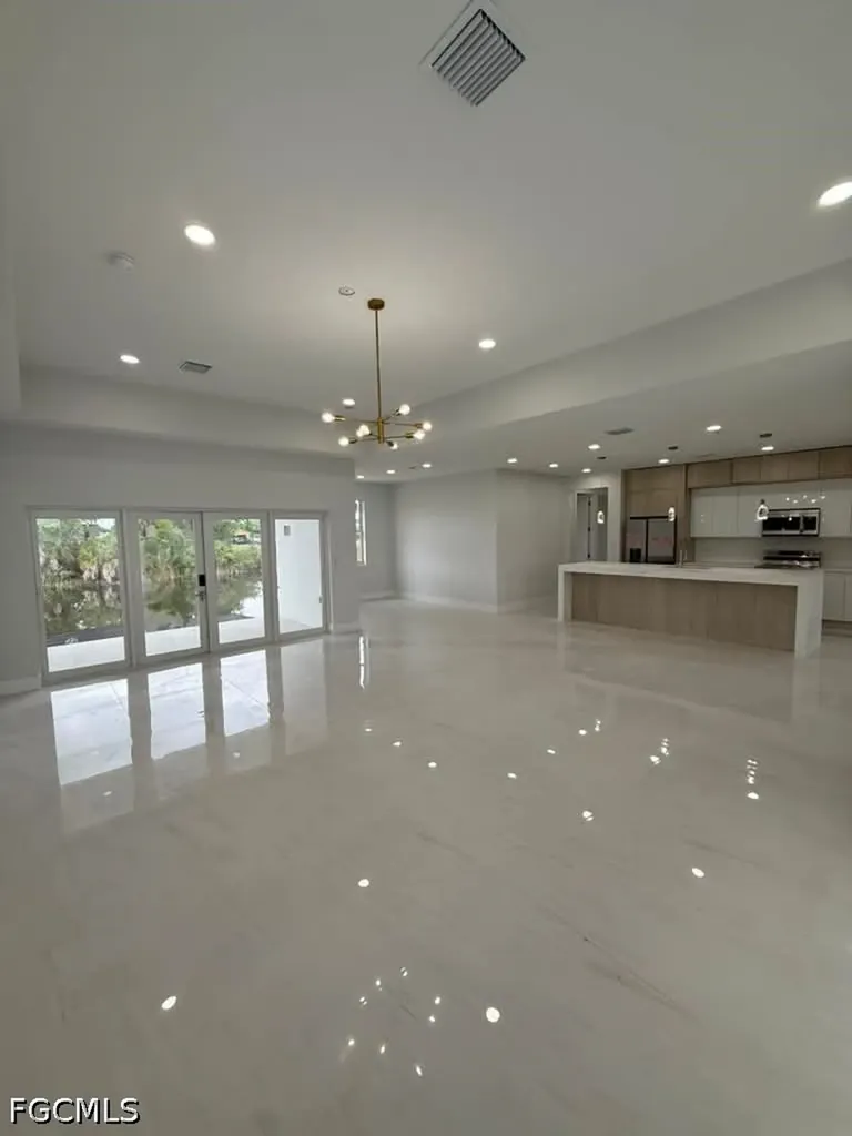 2835 NE 5th Place Cape Coral FL 33909