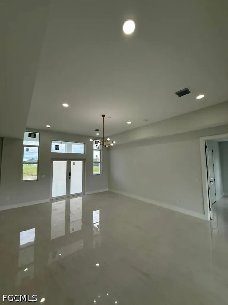 2835 NE 5th Place Cape Coral FL 33909