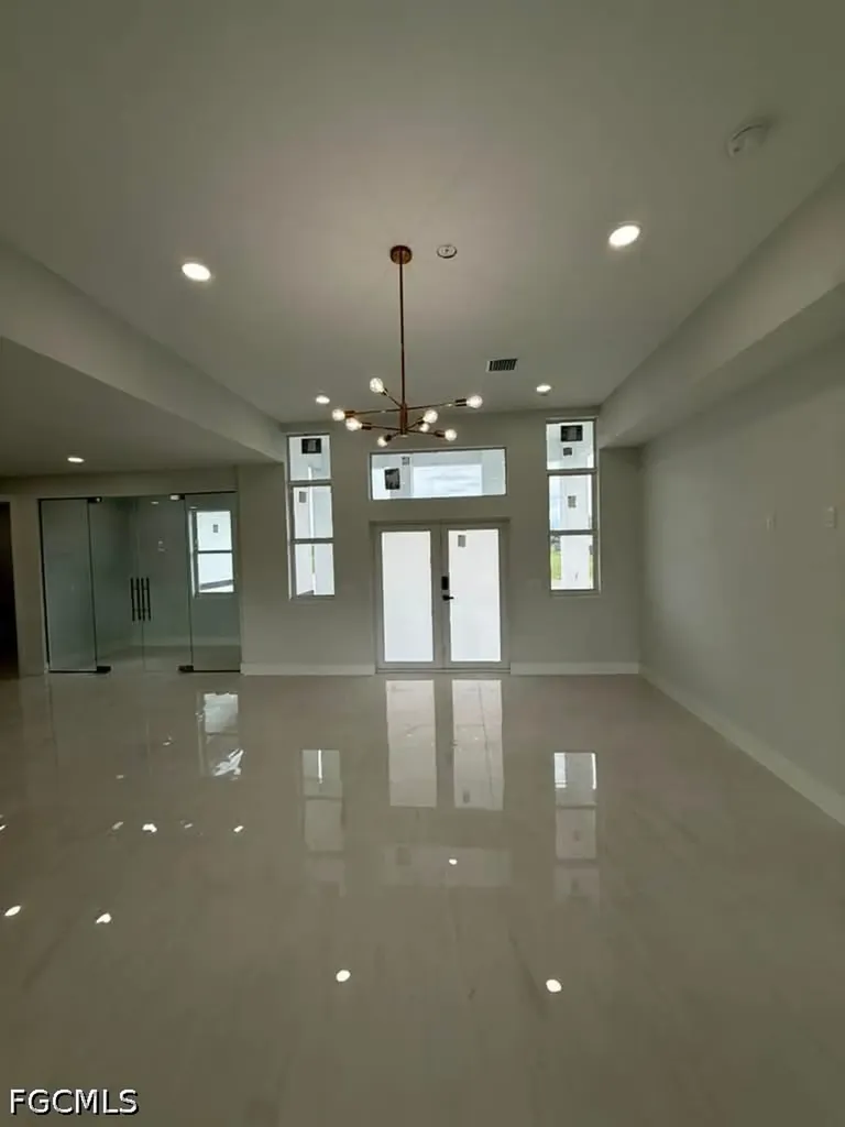 2835 NE 5th Place Cape Coral FL 33909