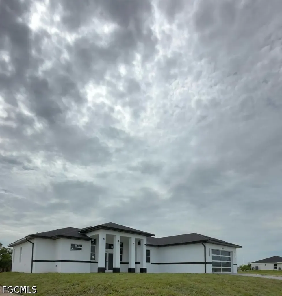 2835 NE 5th Place Cape Coral FL 33909