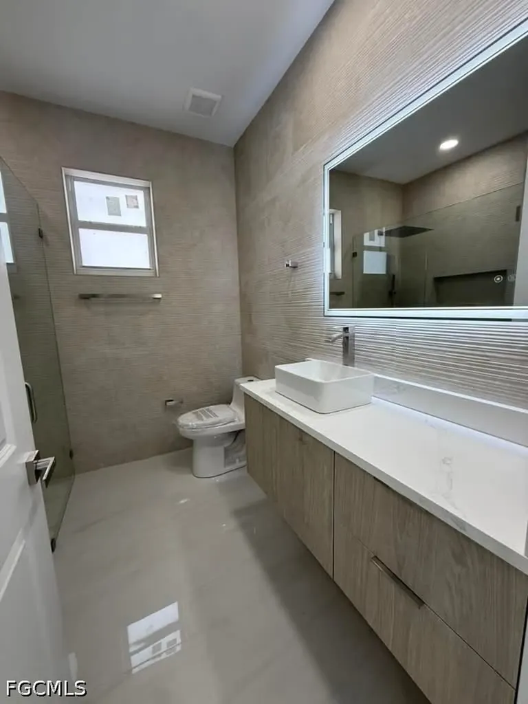 2835 NE 5th Place Cape Coral FL 33909