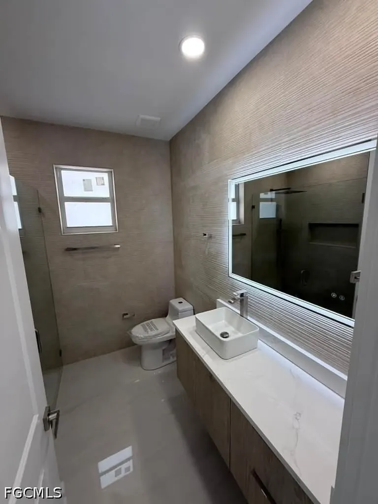 2835 NE 5th Place Cape Coral FL 33909