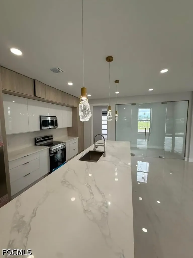 2835 NE 5th Place Cape Coral FL 33909