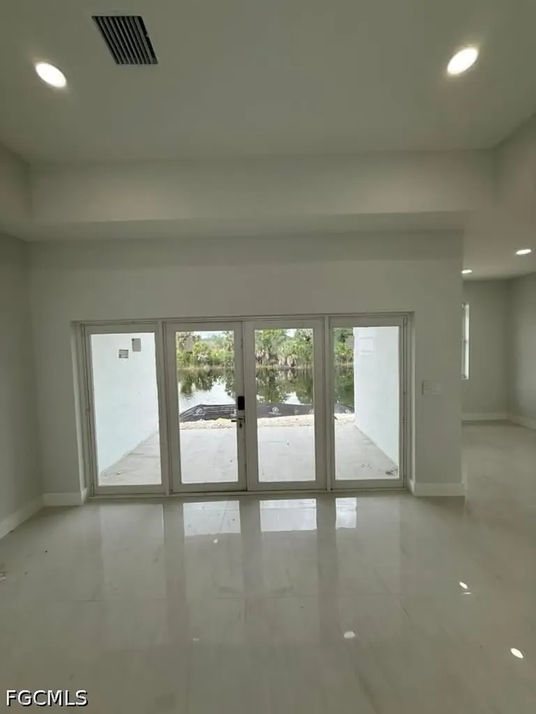 2835 NE 5th Place Cape Coral FL 33909