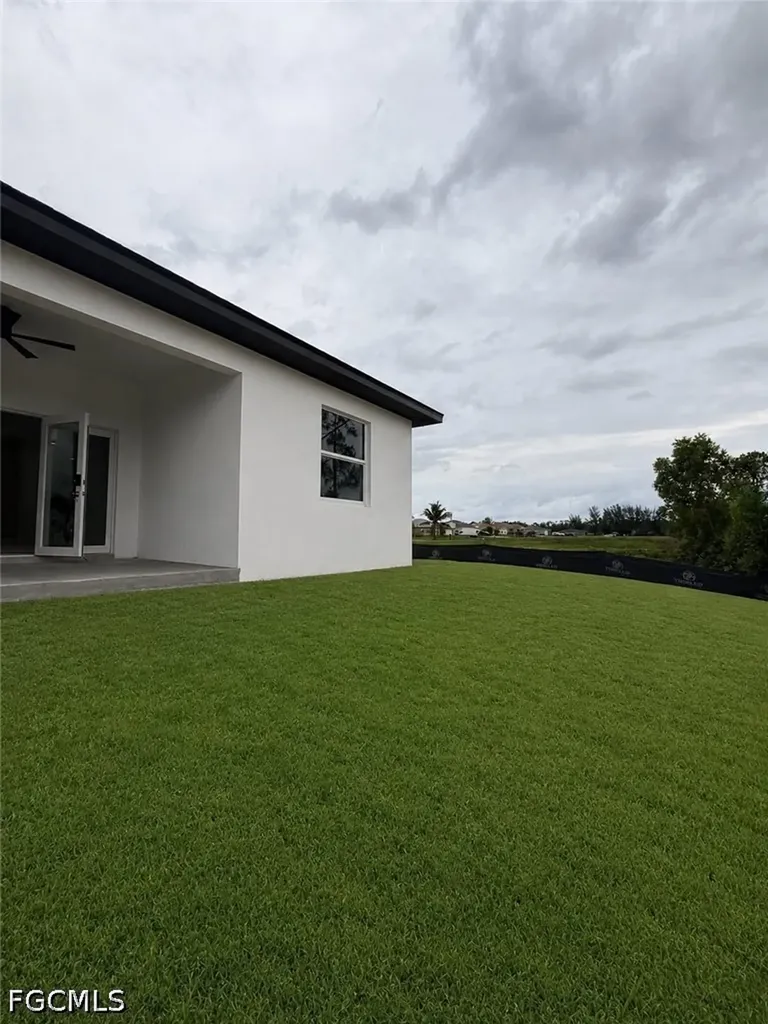 2835 NE 5th Place Cape Coral FL 33909