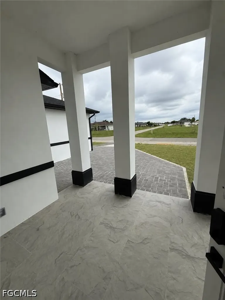 2835 NE 5th Place Cape Coral FL 33909