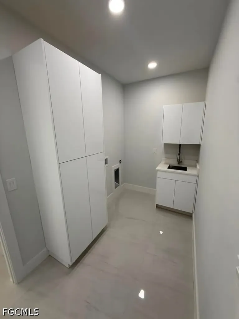 2835 NE 5th Place Cape Coral FL 33909