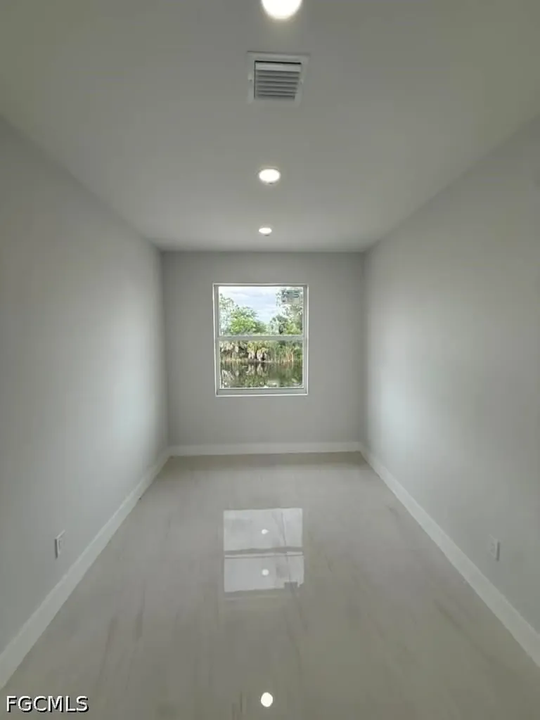2835 NE 5th Place Cape Coral FL 33909