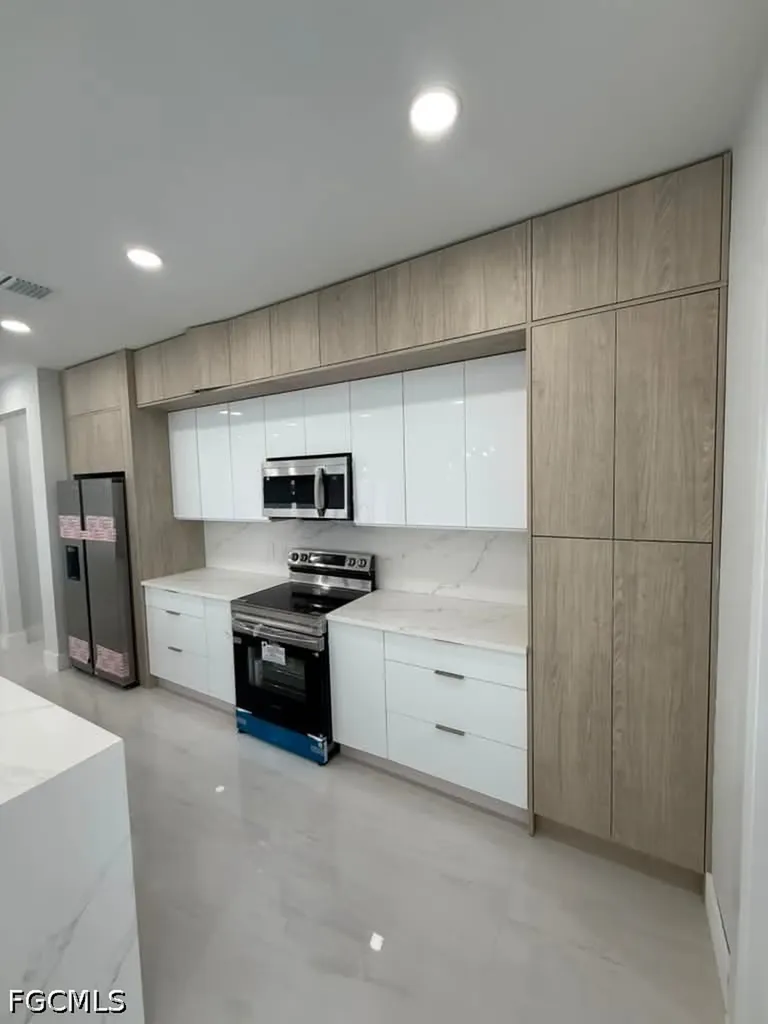 2835 NE 5th Place Cape Coral FL 33909