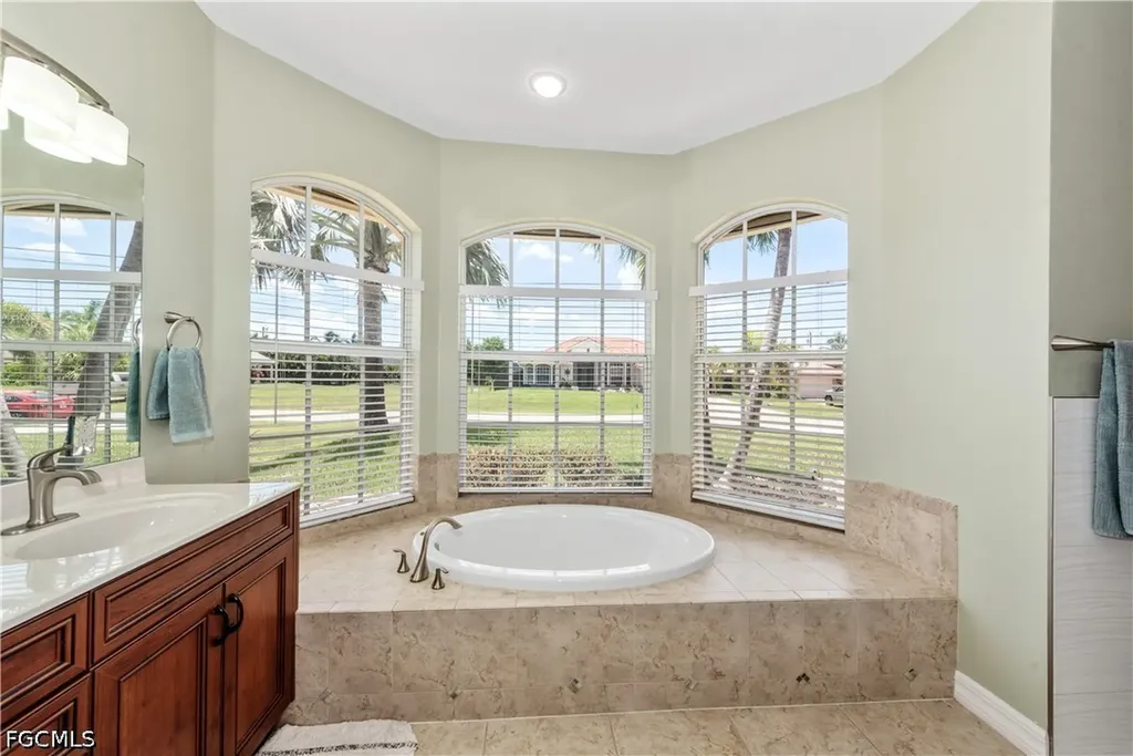 3725 SW 4th Lane Cape Coral FL 33991