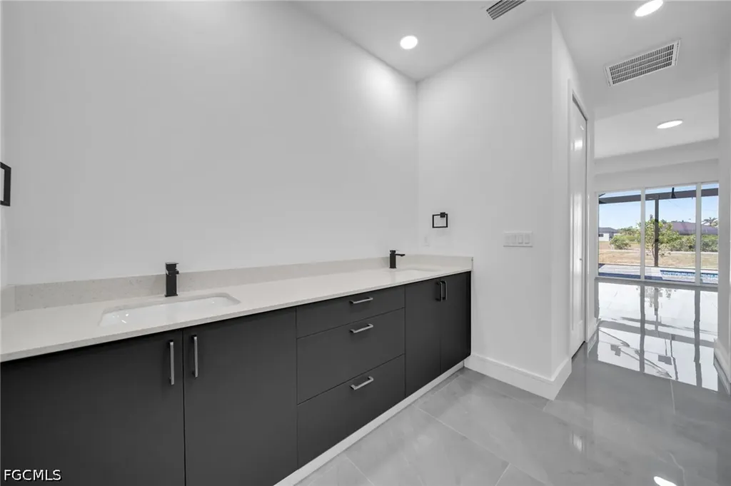 2720 NW 41st Avenue Cape Coral FL 33993