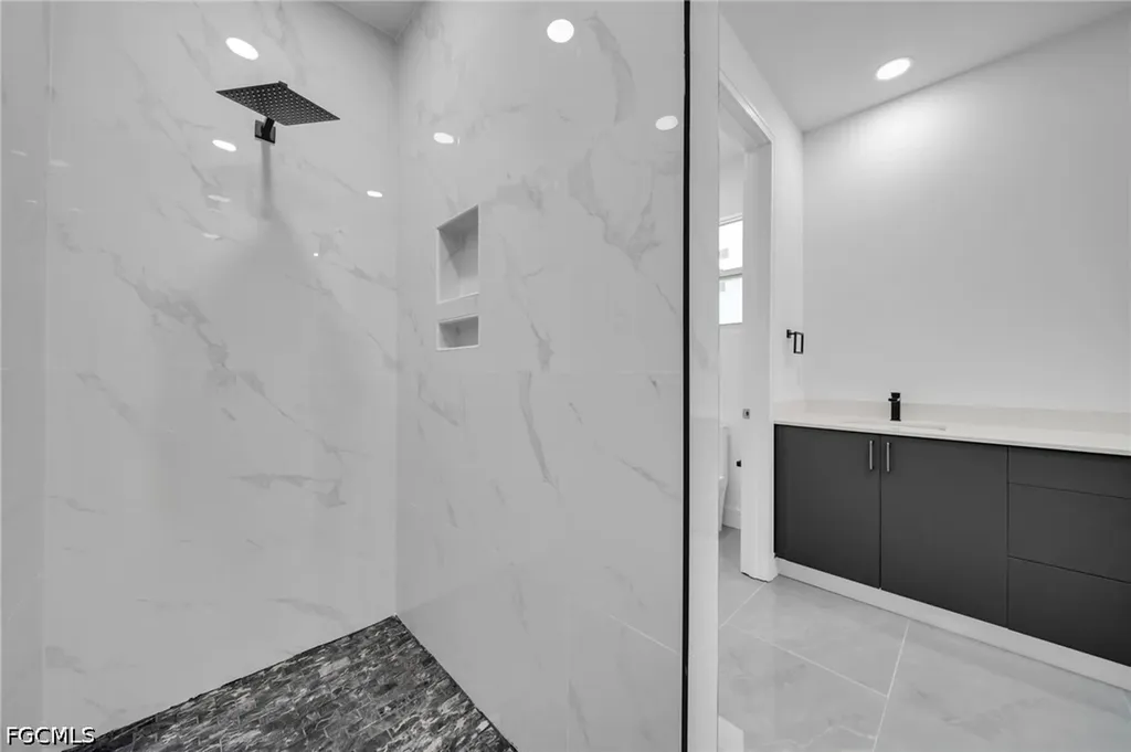 2720 NW 41st Avenue Cape Coral FL 33993
