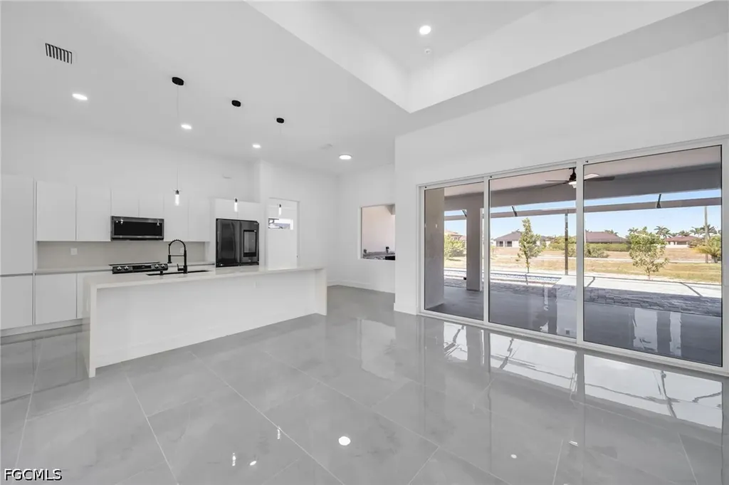 2720 NW 41st Avenue Cape Coral FL 33993