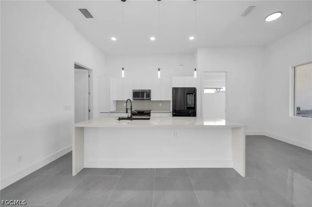 2720 NW 41st Avenue Cape Coral FL 33993