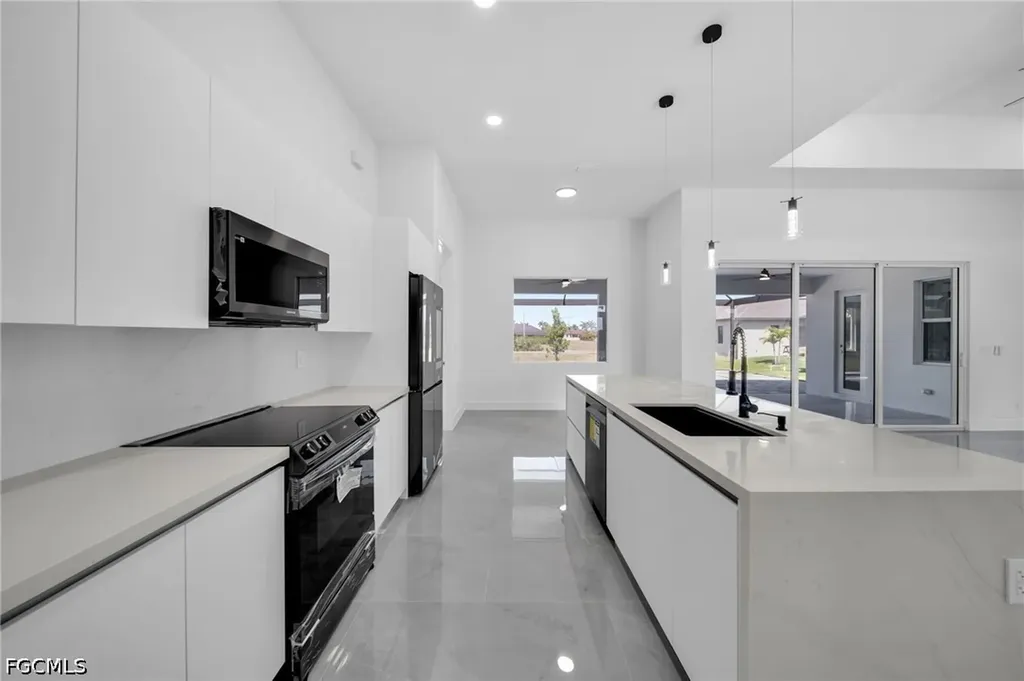 2720 NW 41st Avenue Cape Coral FL 33993