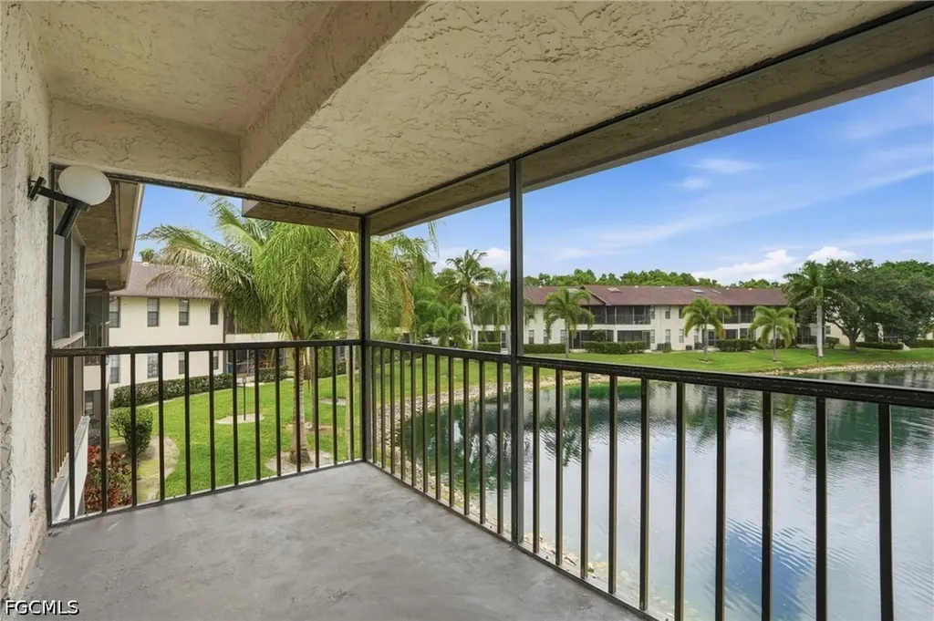 5323 Treetops Drive Naples FL 34113