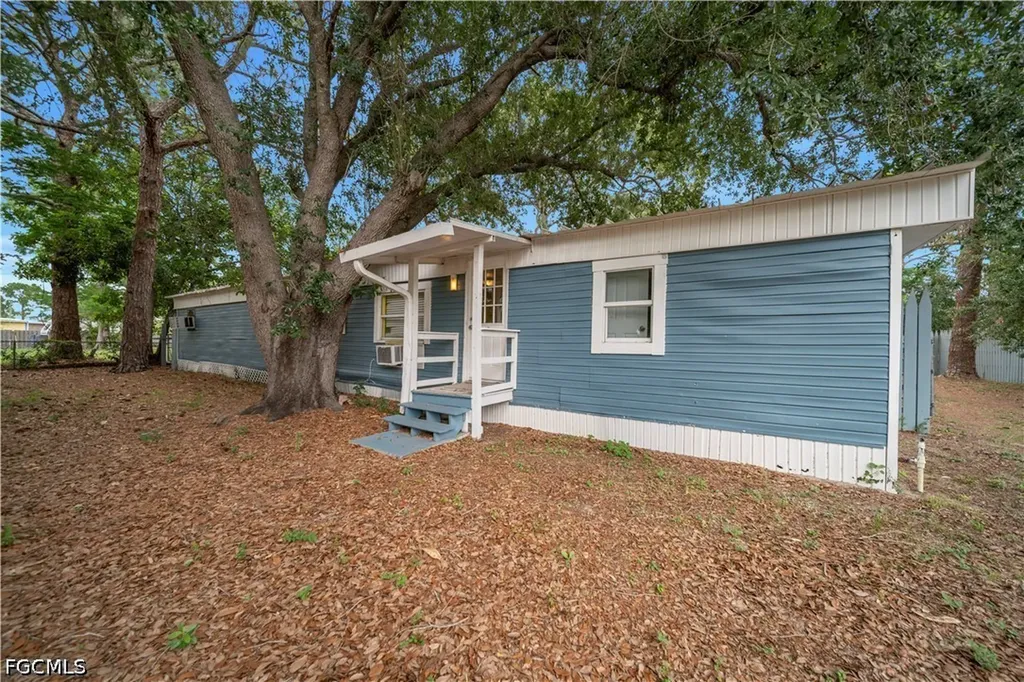 8239 Sevigny Drive North Fort Myers FL 33917