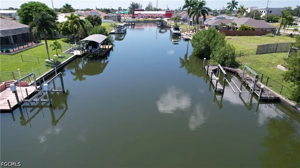 136 Kamal Parkway Cape Coral FL 33904