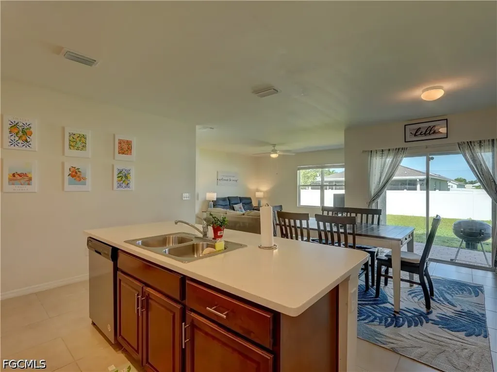 328 SW 24th Place Cape Coral FL 33991