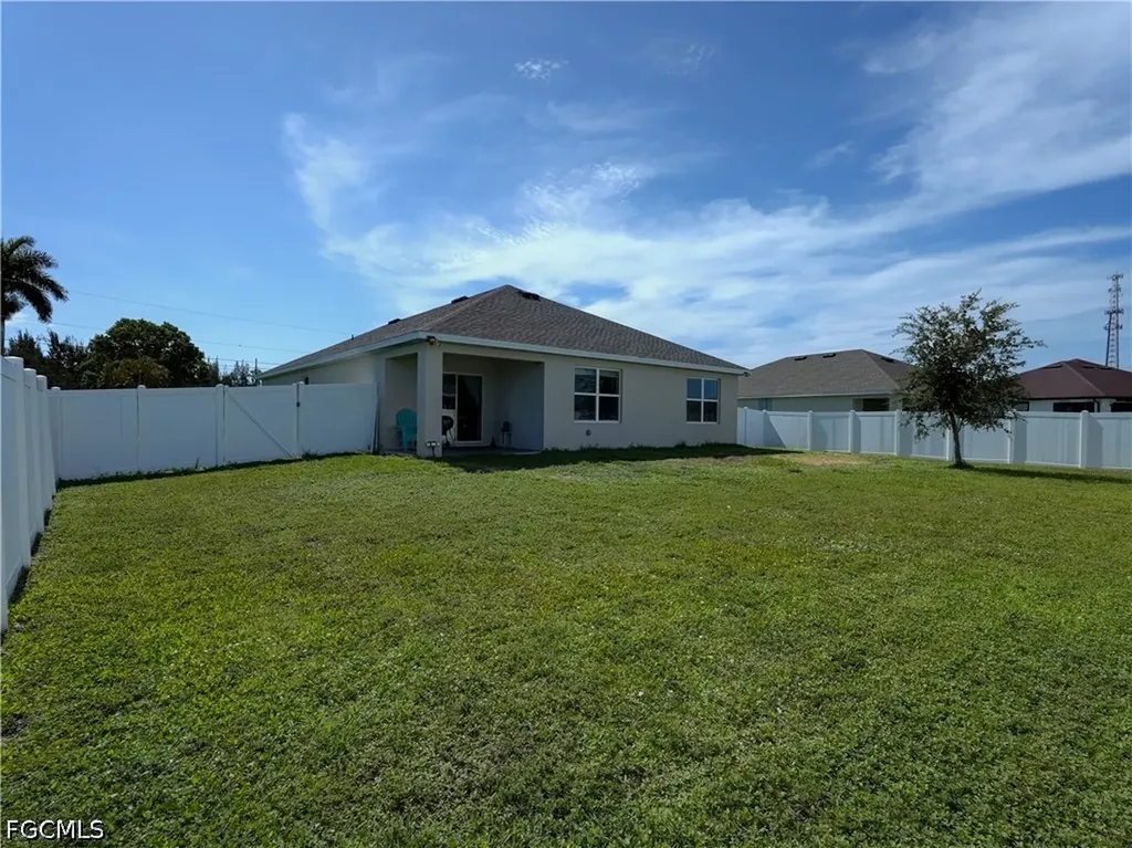 328 SW 24th Place Cape Coral FL 33991