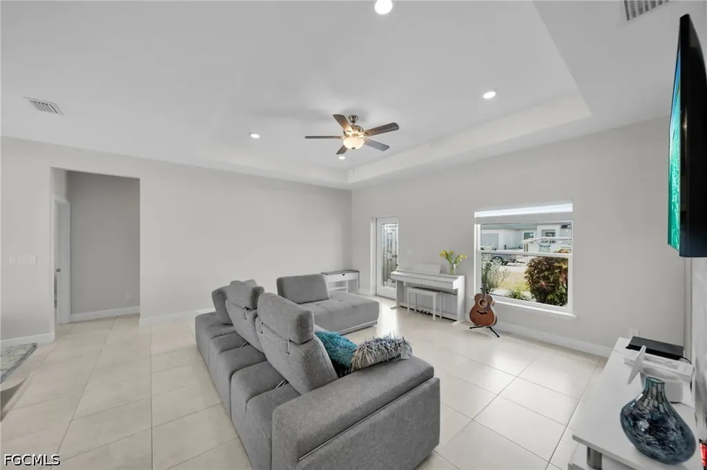 405 NW 10th Street Cape Coral FL 33993