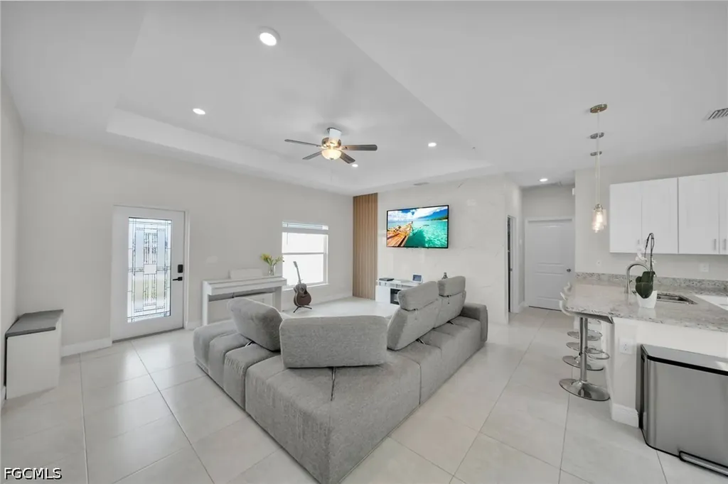 405 NW 10th Street Cape Coral FL 33993