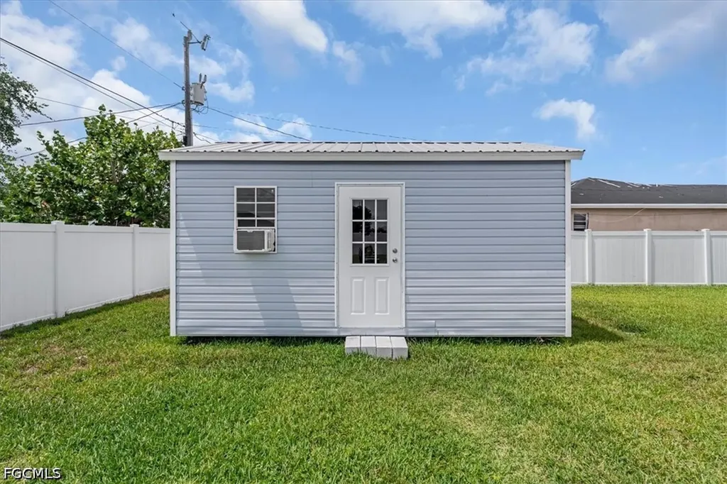 2614 SW 1st Avenue Cape Coral FL 33914