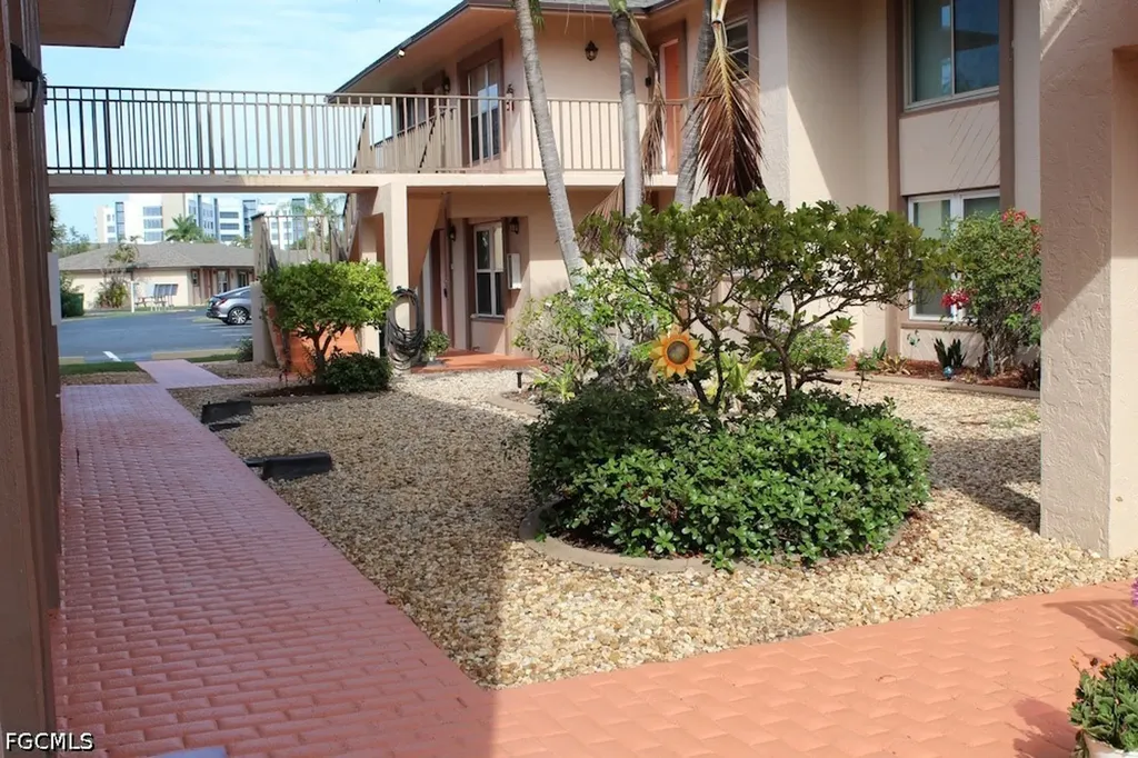 16881 Davis Road Fort Myers FL 33908