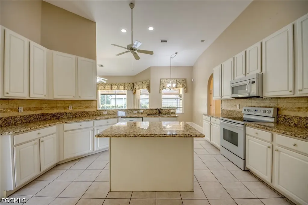 8904 Baytowne Loop Fort Myers FL 33908