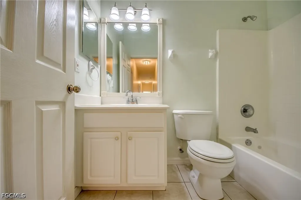 8904 Baytowne Loop Fort Myers FL 33908